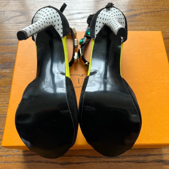 Up2Step Black Heels w/ Green Stones - Picture 4 of 8